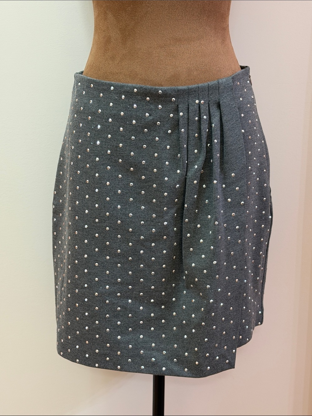 Almagores. Gray With Shiny Silver Studs Pencil Skirt. Made in Italy. Size 42/6/M
